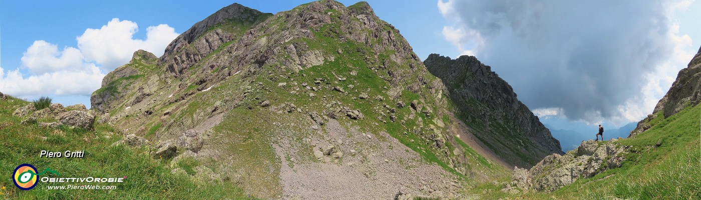 61 Gran bel panorama verso il Pizzo Paradiso e sulla Val d'Inferno.jpg